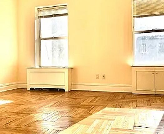 3rd image of 849 Lexington Ave APT 4R