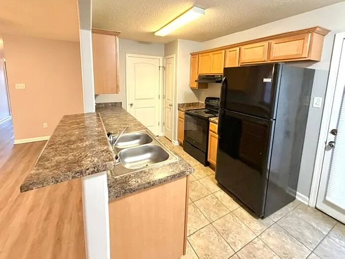4 bed, 2.5 bath, 1512 sqft, $1,595 — Photo 3
