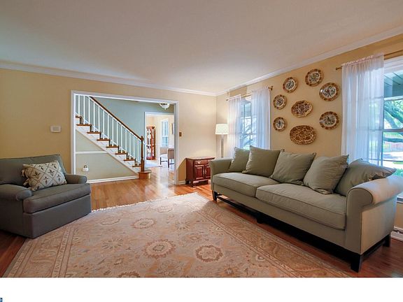 4th image of 3223 S Landsdowne Dr