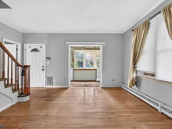 5th image of 322 Romain Ave