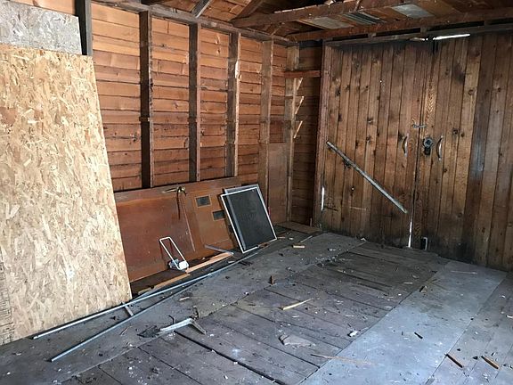 5th image of 233 Woodford Ave