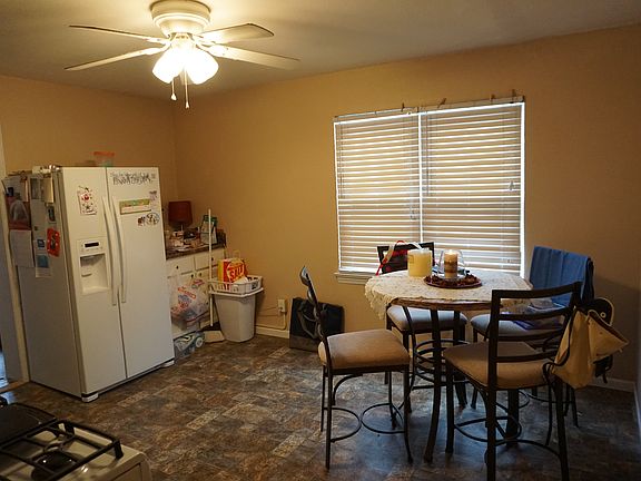 3rd image of 621 Georgia St