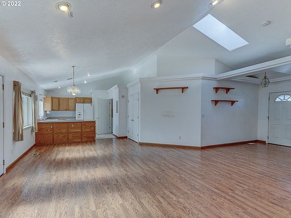 3rd image of 953 W 17th Ave
