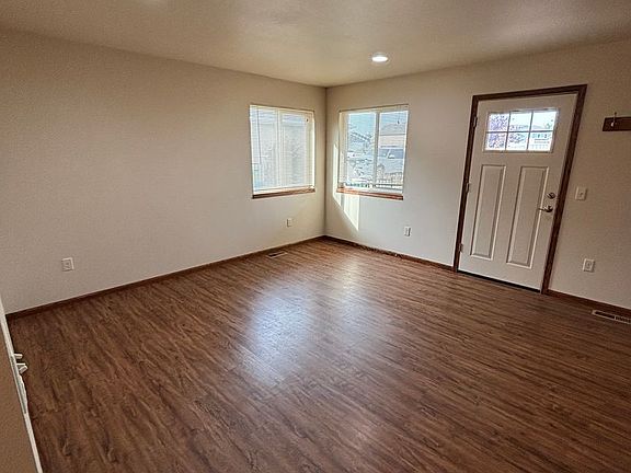 3rd image of 2071-2077 Lakehills Dr #2071