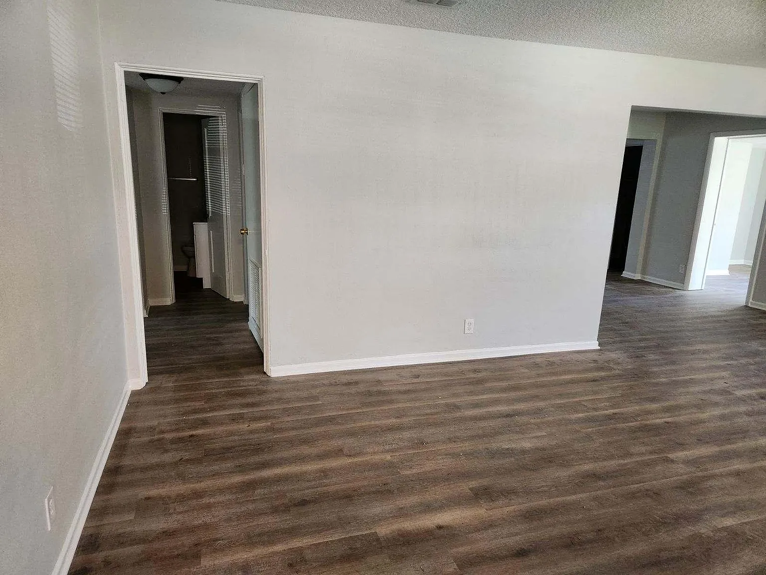 3 bed, 2200 sqft, $2,475 — Photo 4