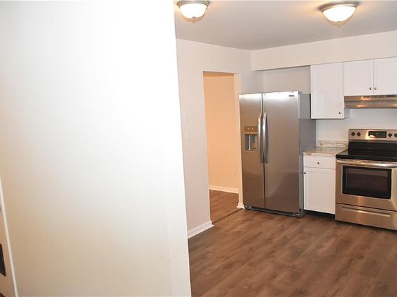 3rd image of 1078 Willow Green Dr