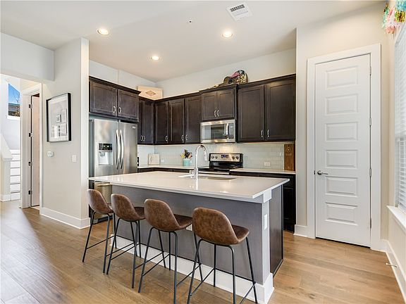 5th image of 3108 E 51st St Unit 503