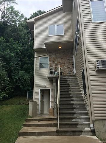 1st image of 15 Kaufman Ct Unit 213