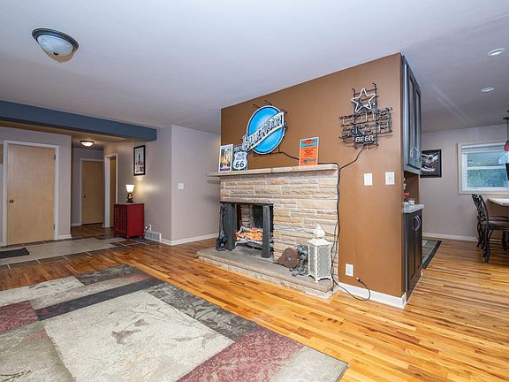 4th image of 1118 Arden Ave