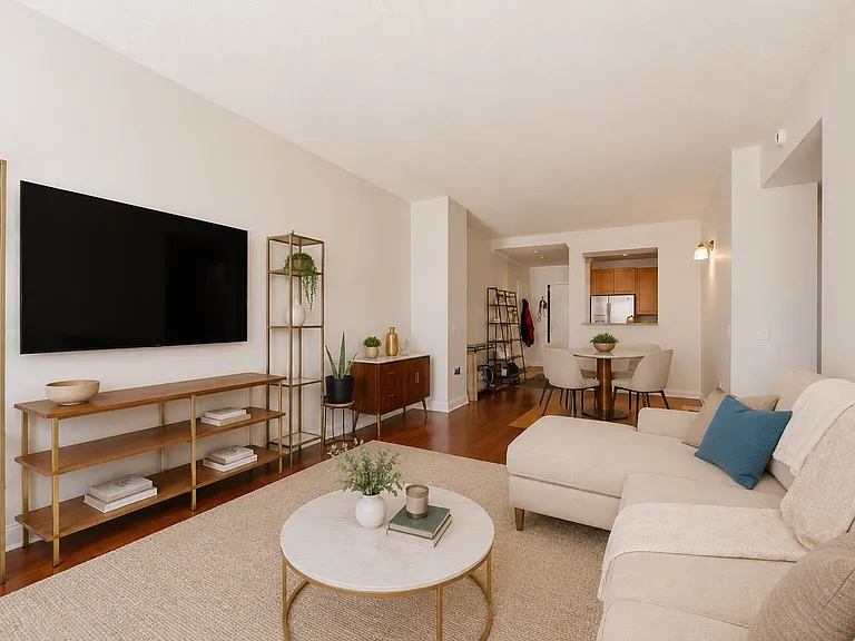 311 Washington St #9C — Photo 4