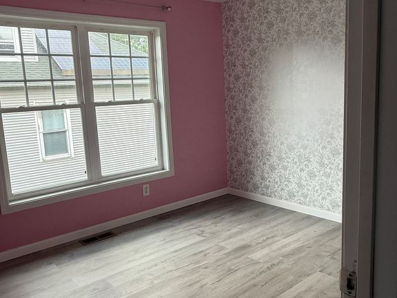 5th image of 115 Thorniley St #5