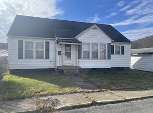 246 6th St, Rainelle, WV 25962