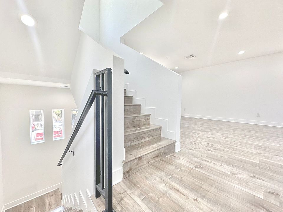1st image of 1013 N Oxford Ave #1013