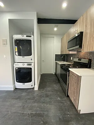 Rented by City Prime Commercial Realty  | media 13