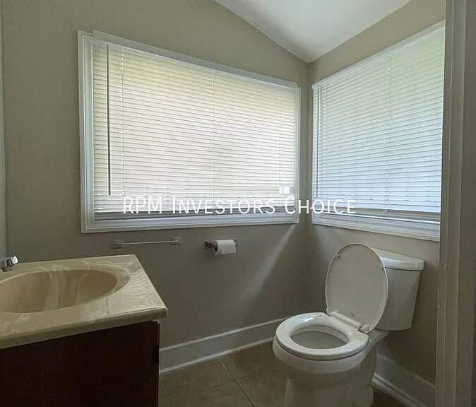 1405 Tremont Ave — Photo 19