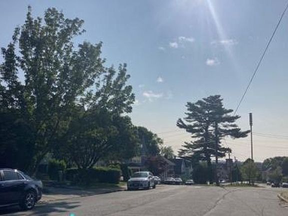 Exterior Neighborhood (street photo)