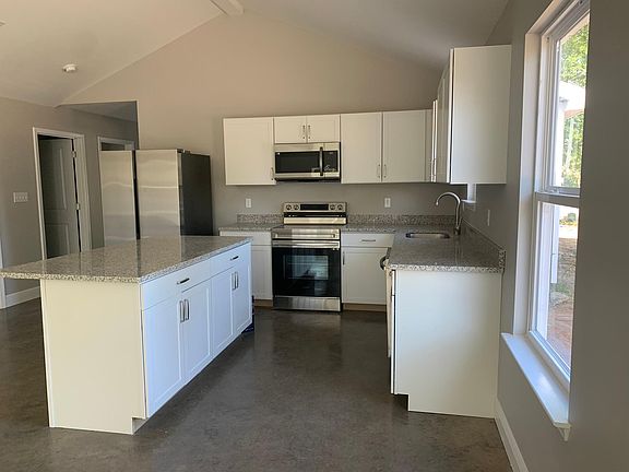 4th image of 4014 Southern Oaks Cir
