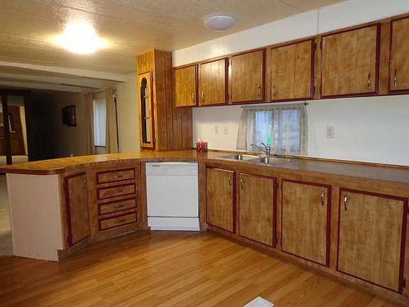 3rd image of 810 Woodland Dr S