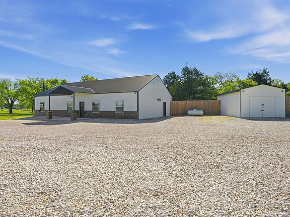 4th image of 210 County Road 2184