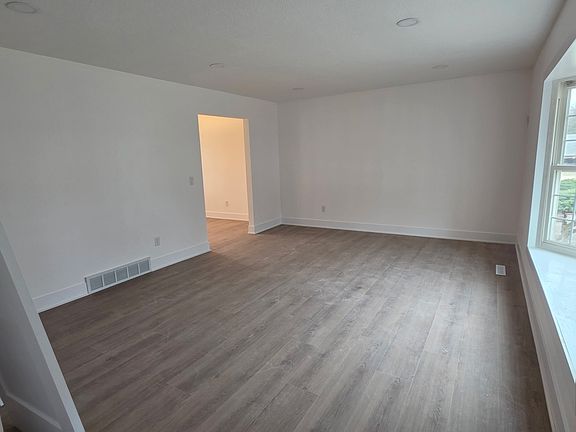 5th image of 3516 Breckenridge Dr