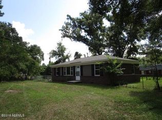 7 Ferry Dr, Beaufort, SC 29907