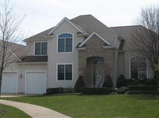 382 Kirkshire Ct, Highland Heights, OH 44143