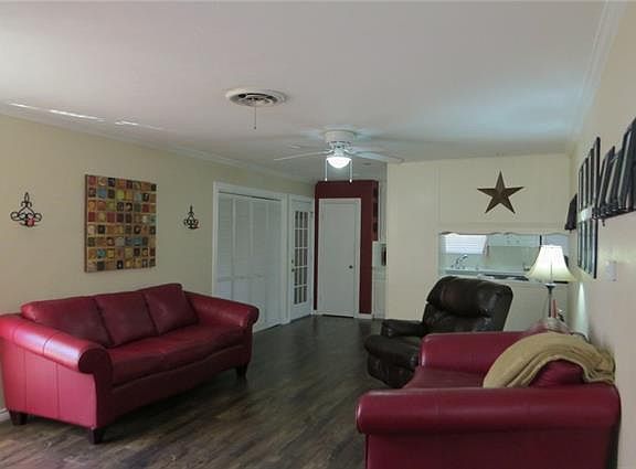 4th image of 325 Crosstimber Dr