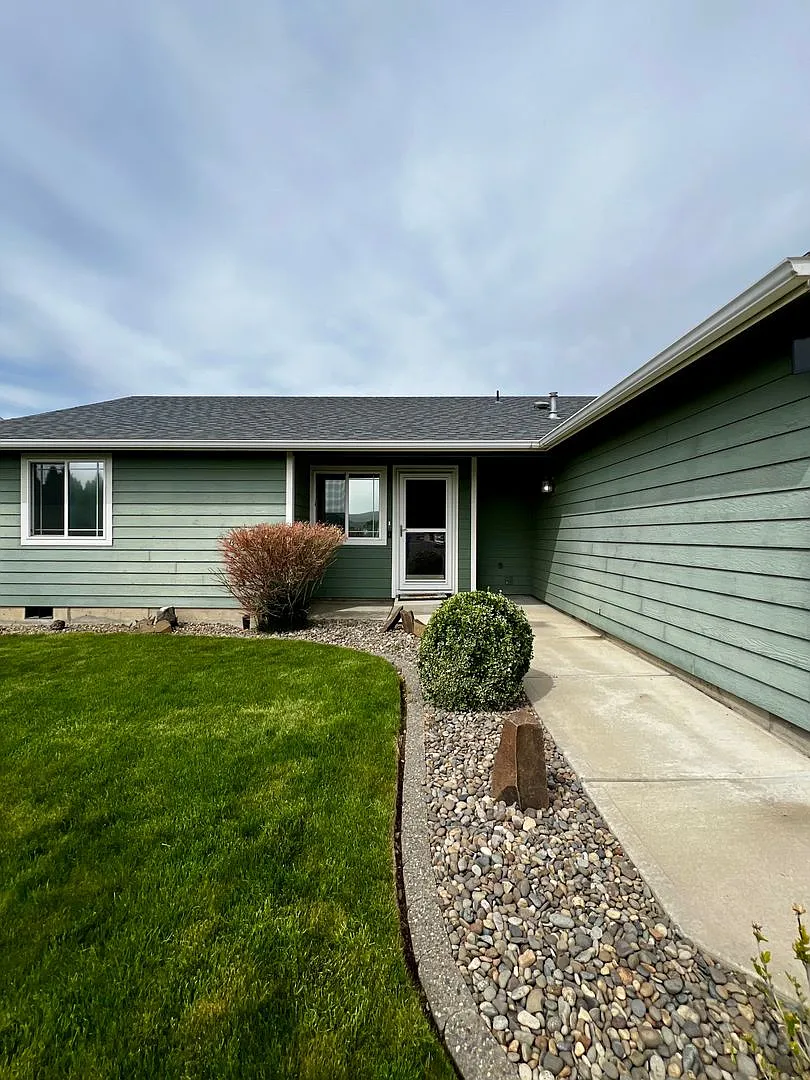 Building Photo - 509 Chelan Ave