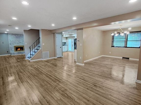 3rd image of 9502 Fairway Manor Ter