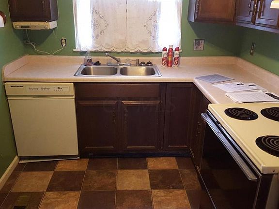 5th image of 413 Williamsburg Ln NW APT F