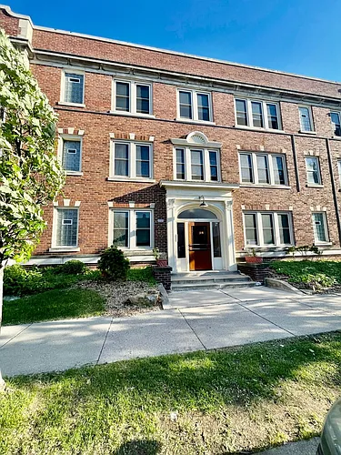 1725 E Park Pl Photo 1