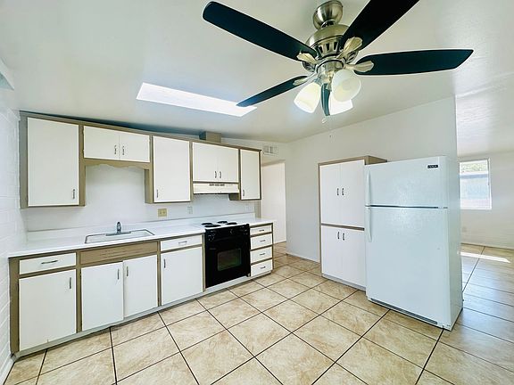 4th image of 1401 E Adelaide Dr #12