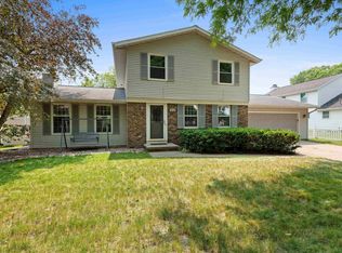 2712 Old Coach Rd, Green Bay, WI 54302