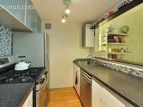 5th image of 555 Washington Ave APT 1E