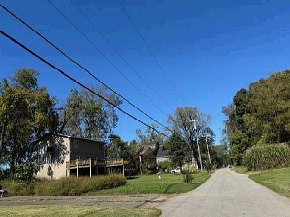 Exterior Neighborhood (street photo)