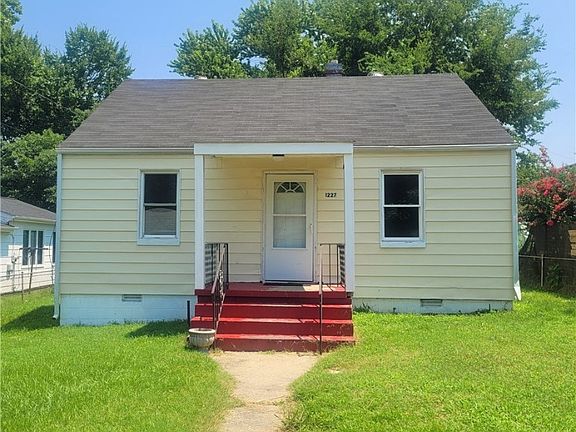 2nd image of 1227 Hilton Pl