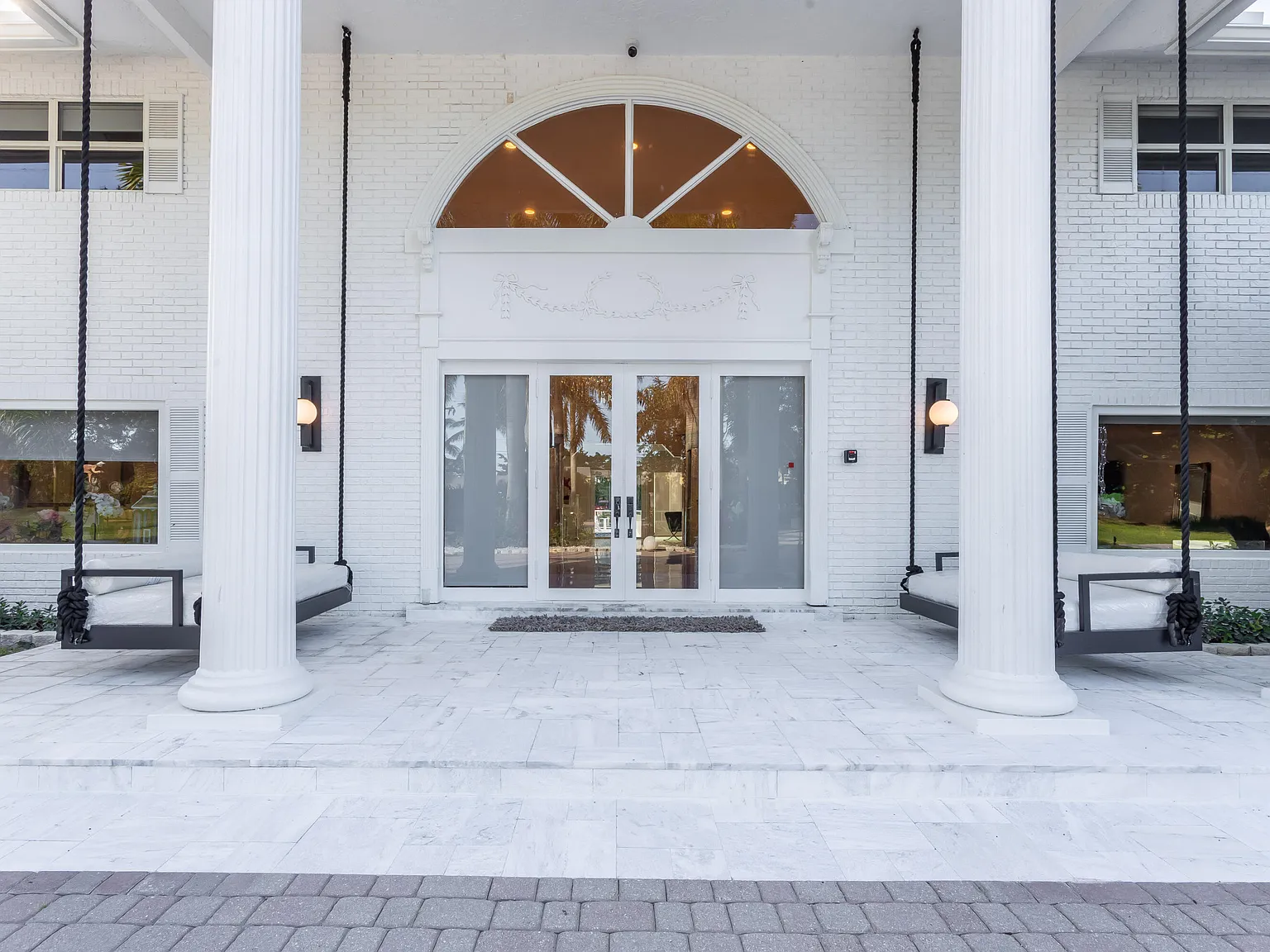 7 bed, 6.0 bath, 6377 sqft, $30,000 — Photo 4