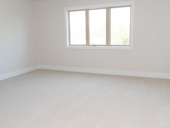 3rd image of 26 E Saint Cloud Pl