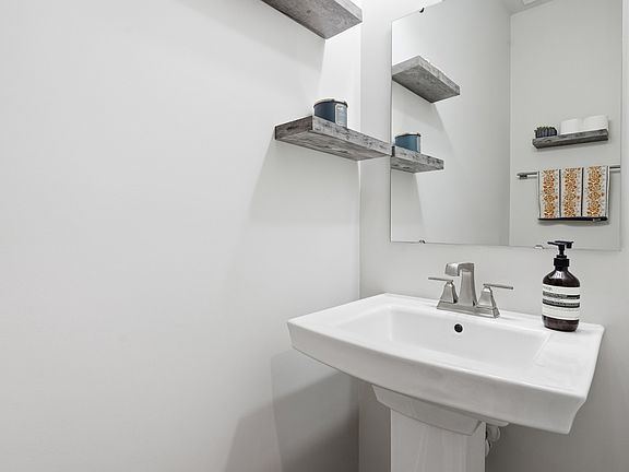 4th image of 380 Camargue Ct