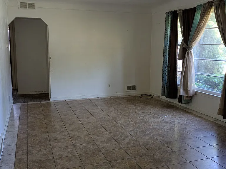 2914 Shawnee Ave — Photo 2