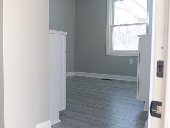 2nd image of 1140 Lois Ave