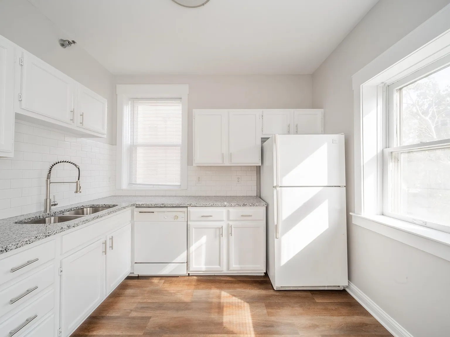 2 bed, 760 sqft, $1,434 — Photo 2
