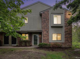 22221 Indian Creek Dr #7, Farmington, MI 48335