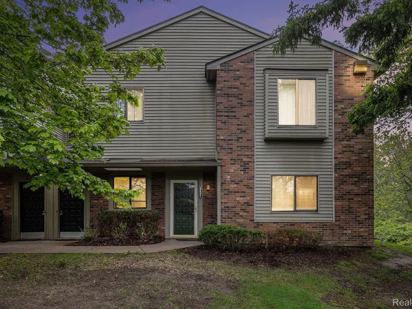 22221 Indian Creek Dr #7, Farmington, MI 48335