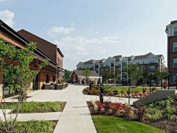 Cobblestone Square