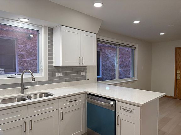 4th image of 1037 S Oakley Blvd APT 1