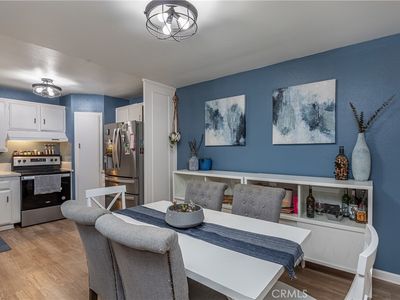 18547 Collins St APT B2, Tarzana, CA, 91356