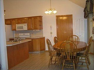 4th image of 714 Rosewood Ave