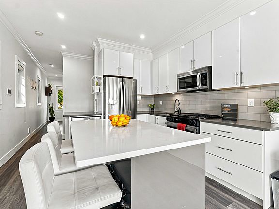 2nd image of 3162 Venables St