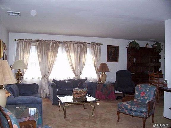 3rd image of 19 Concord Dr
